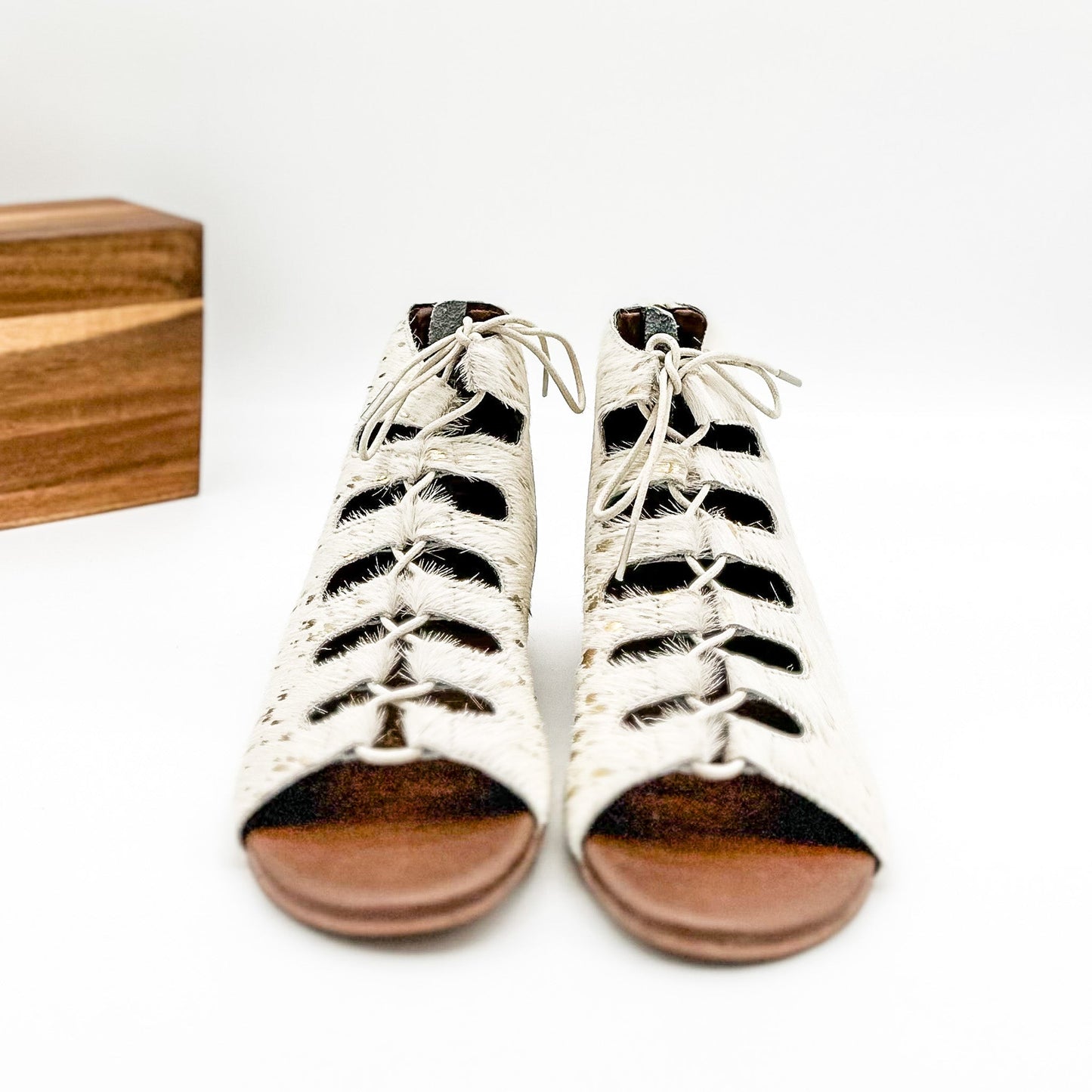 Nola Sandals in Gold - Loving God