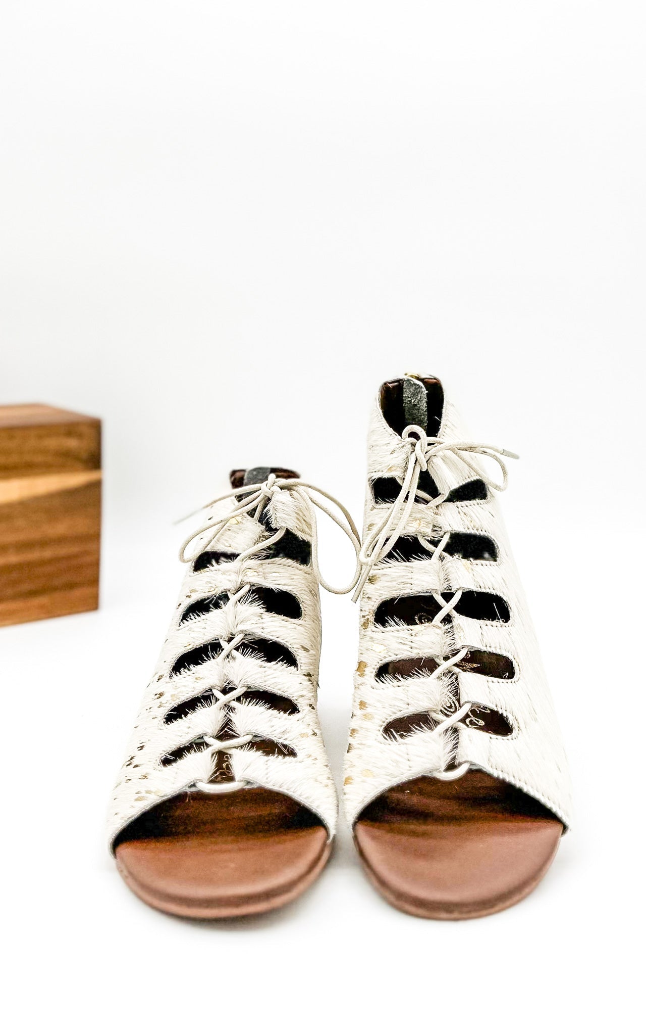 Nola Sandals in Gold - Loving God