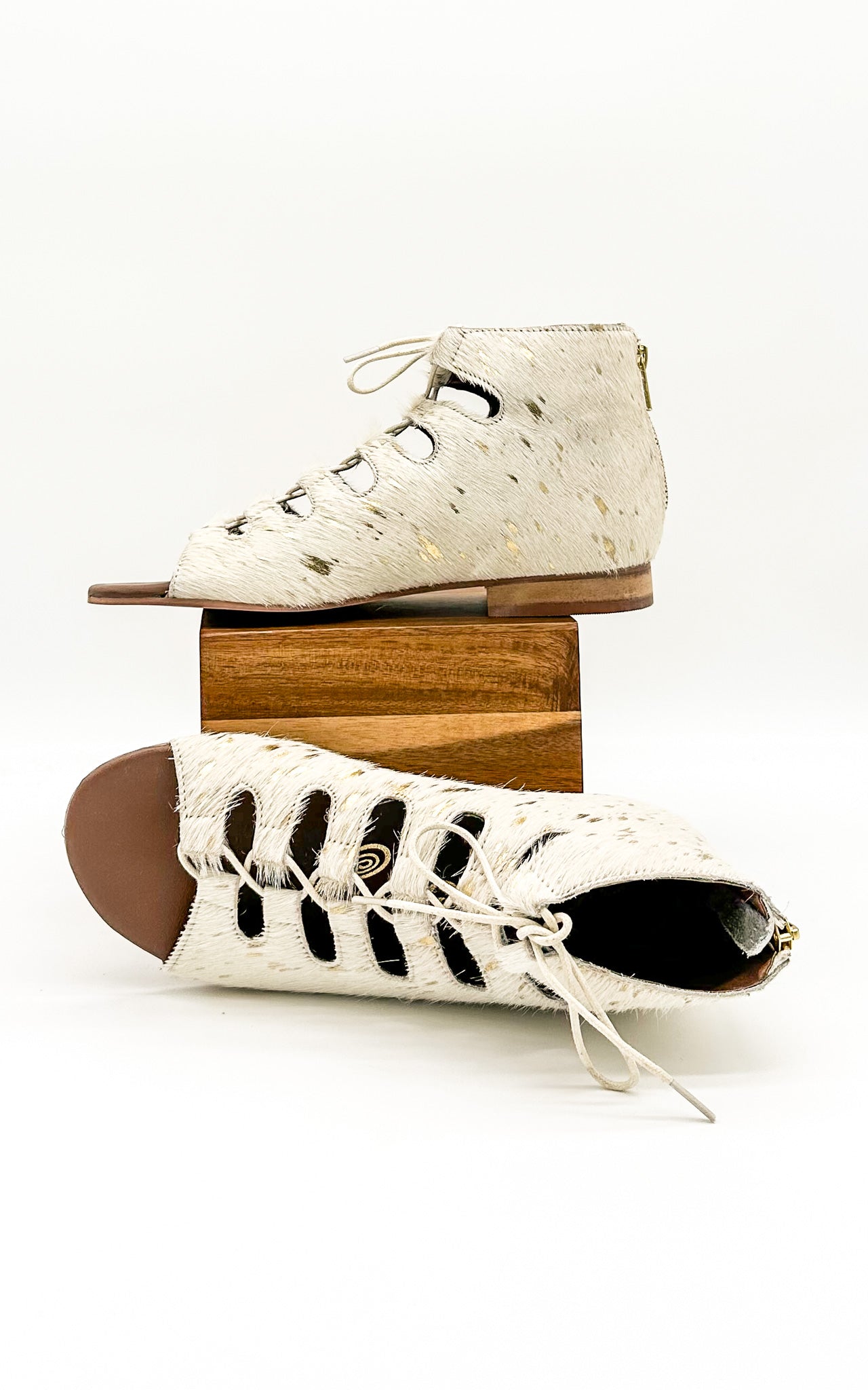 Nola Sandals in Gold - Loving God