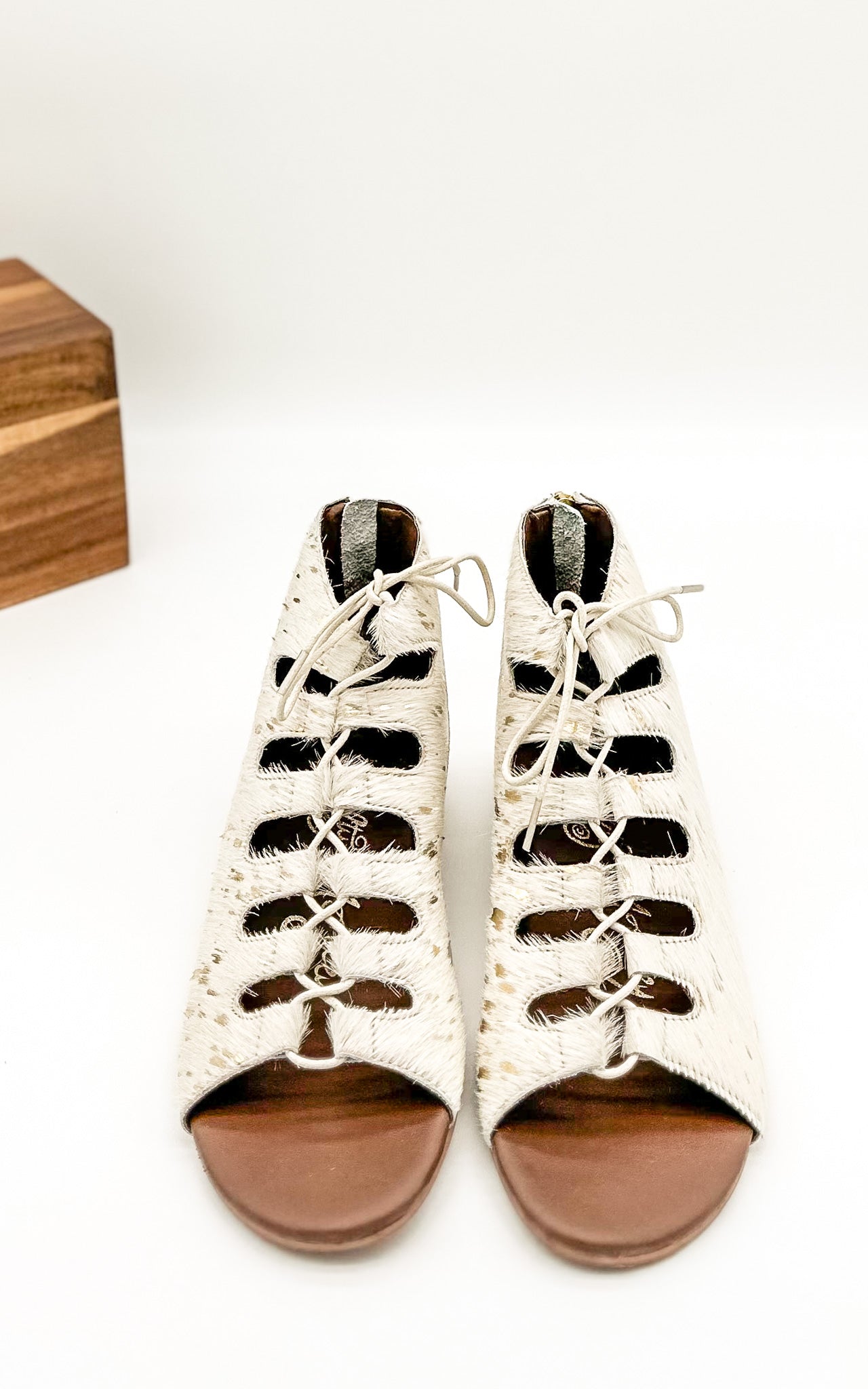 Nola Sandals in Gold - Loving God