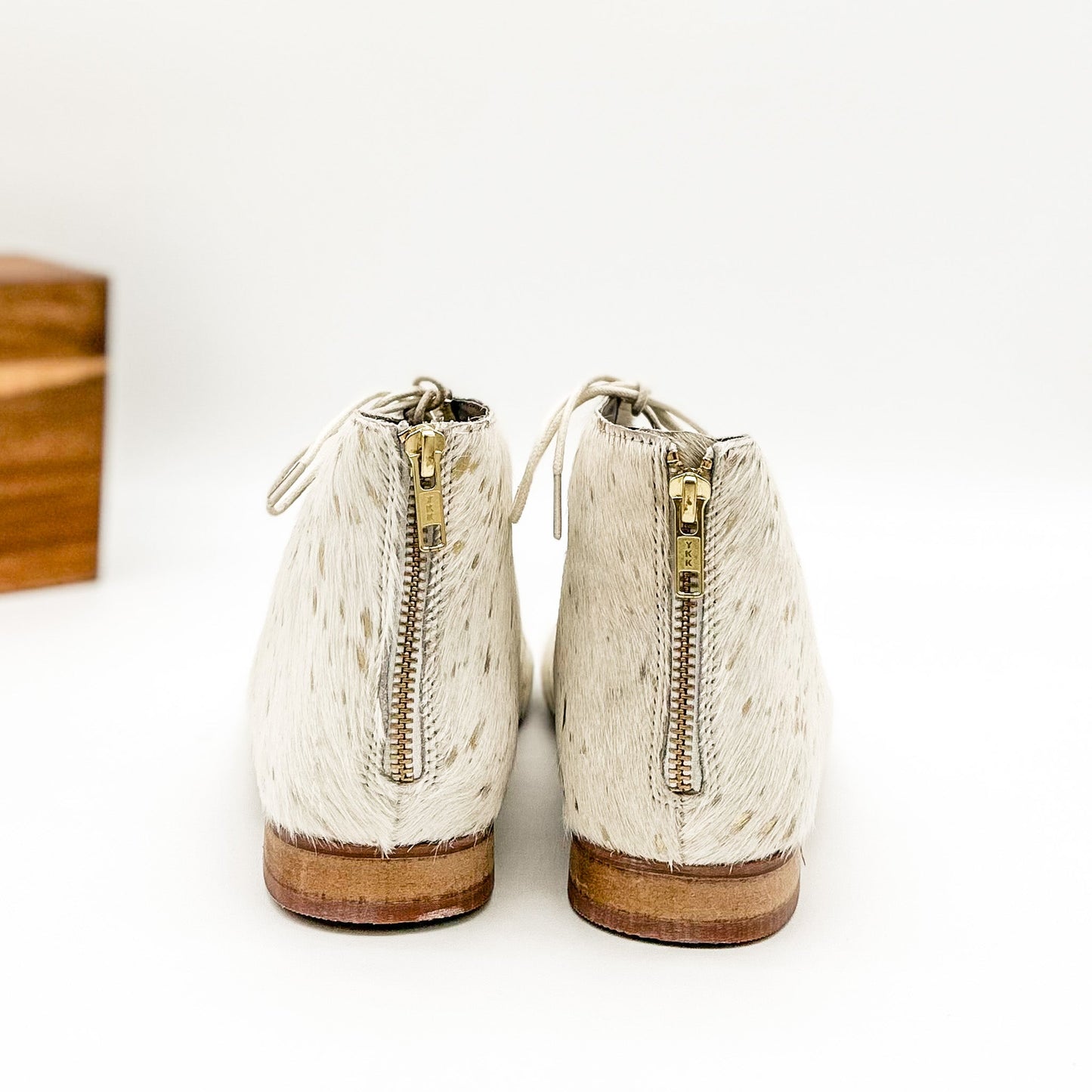 Nola Sandals in Gold - Loving God